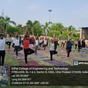 This morning, our students and staff gathered to celebrate International Yoga Day with a rejuvenating yoga session! 🌞🧘‍♀️🧘‍♂️ It was an incredible experience to connect, breathe, and stretch together, fostering both physical and mental well-being. Here's to embracing the spirit of yoga and continuing our journey towards a healthier, balanced life.